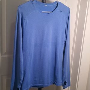 Lululemon Men's long sleeve light weight Shirt size L perfect condition